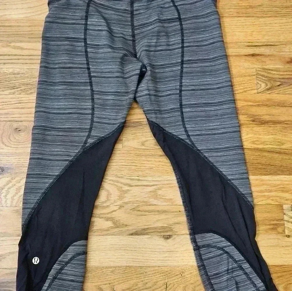 Lululemon Run Inspire Crop Size 8 EUC - Picture 12 of 12